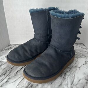 Ugg Bailey Bow II pull on shearling winter boots blue size 10